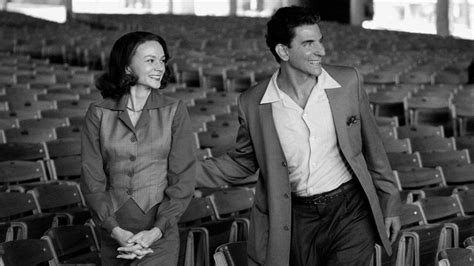 La familia de Leonard Bernstein defiende la interpretación de Bradley Cooper en “Maestro”